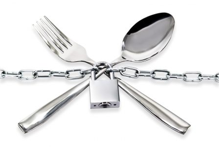 a lock around a fork and sppon to represent fasting